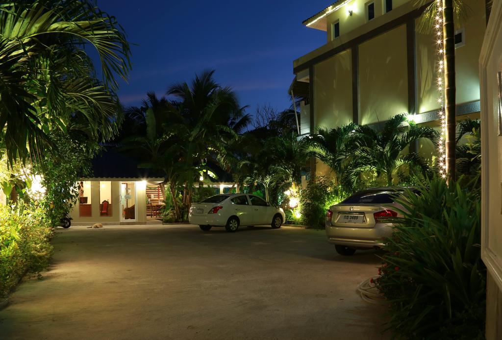Naka Resort Kamala Beach Exteriör bild