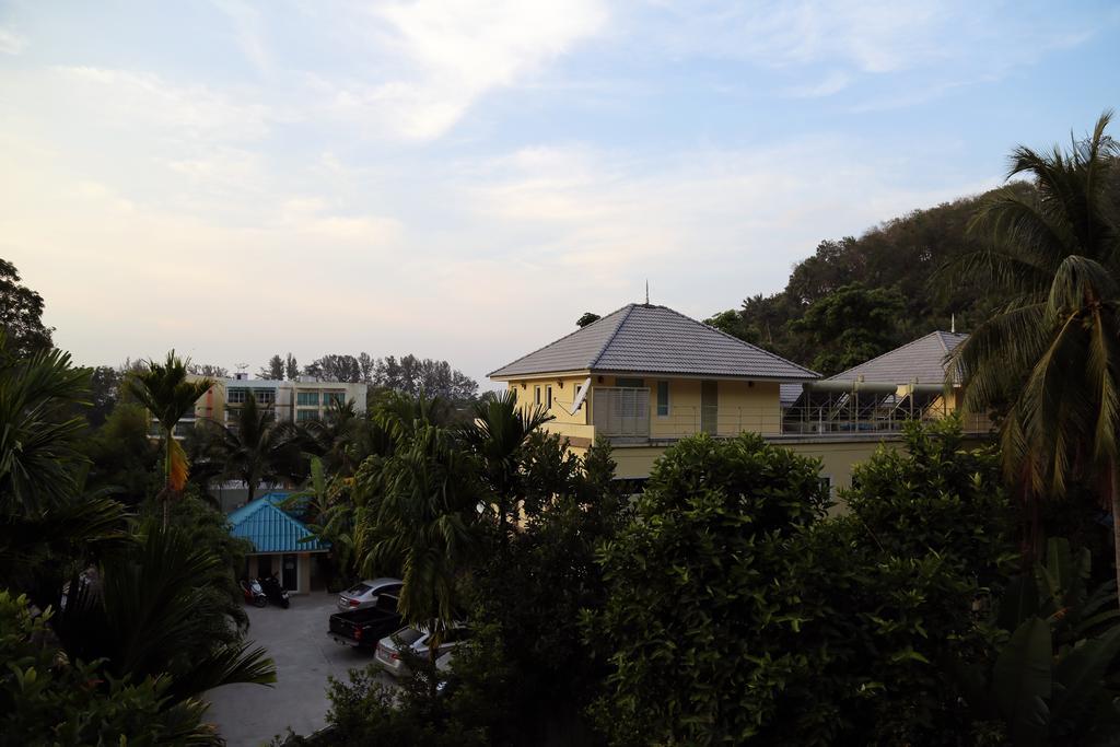 Naka Resort Kamala Beach Exteriör bild