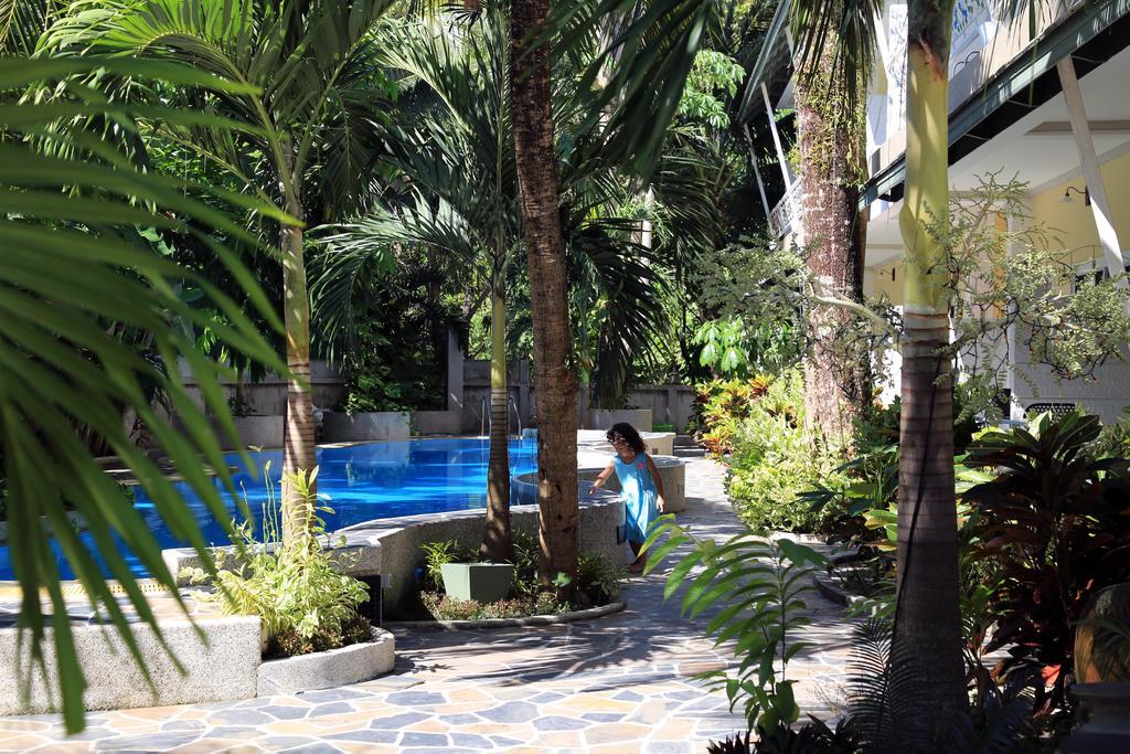 Naka Resort Kamala Beach Exteriör bild