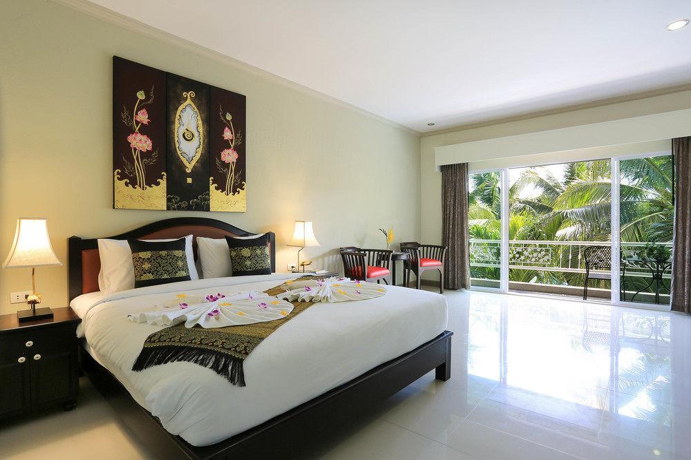 Naka Resort Kamala Beach Exteriör bild