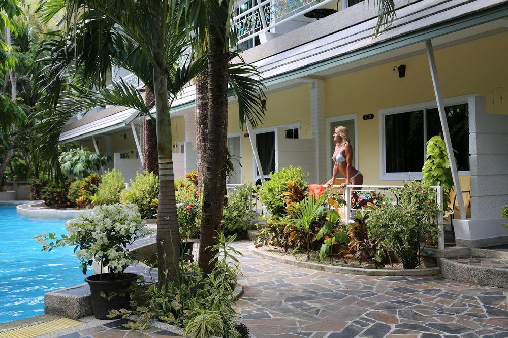 Naka Resort Kamala Beach Exteriör bild