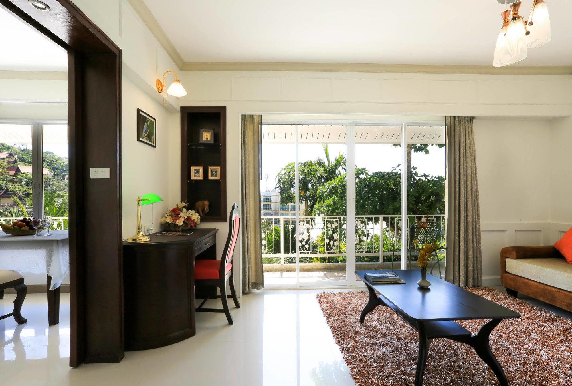 Naka Resort Kamala Beach Exteriör bild