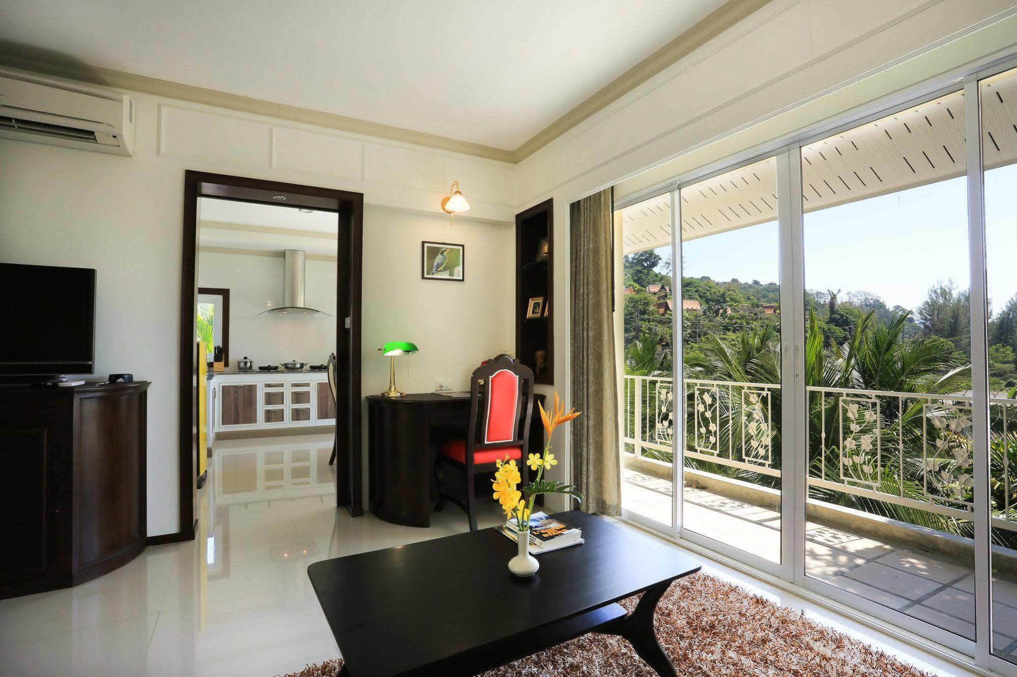 Naka Resort Kamala Beach Exteriör bild