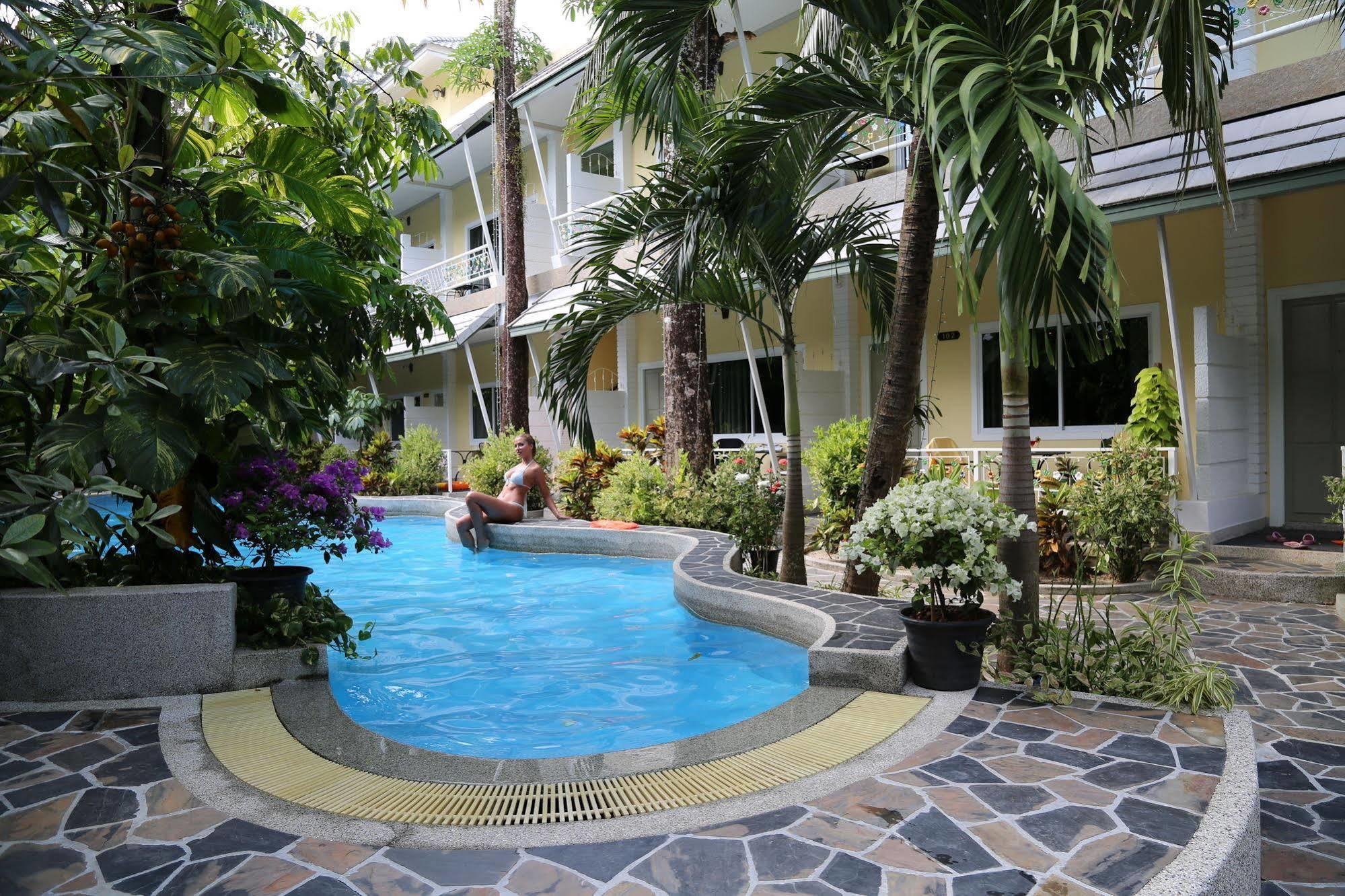 Naka Resort Kamala Beach Exteriör bild