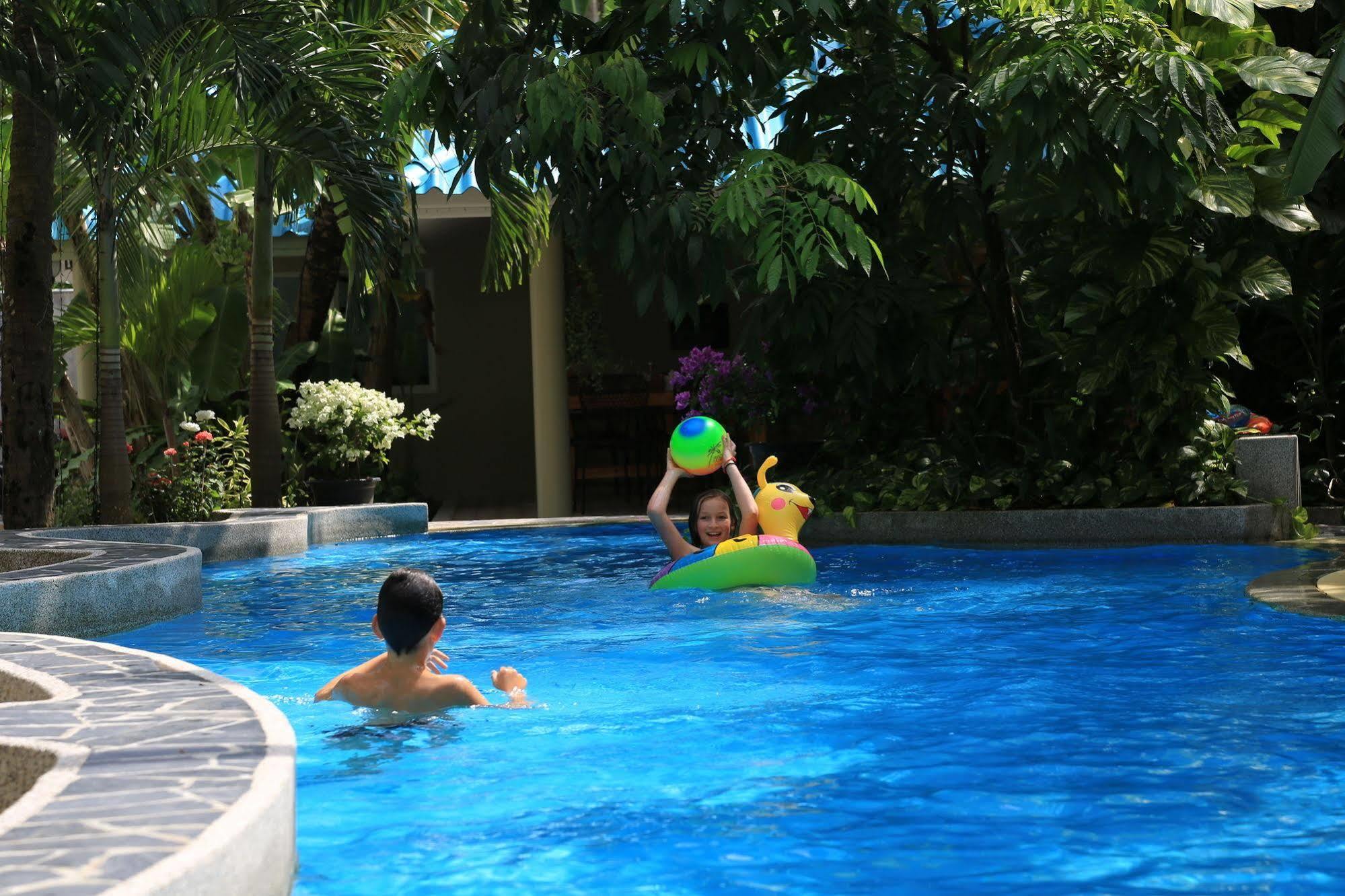 Naka Resort Kamala Beach Exteriör bild