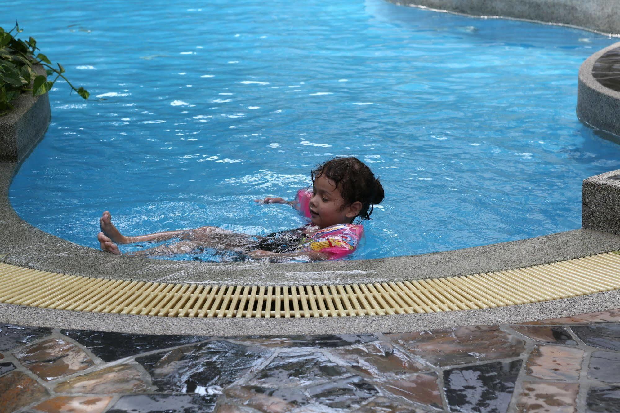 Naka Resort Kamala Beach Exteriör bild