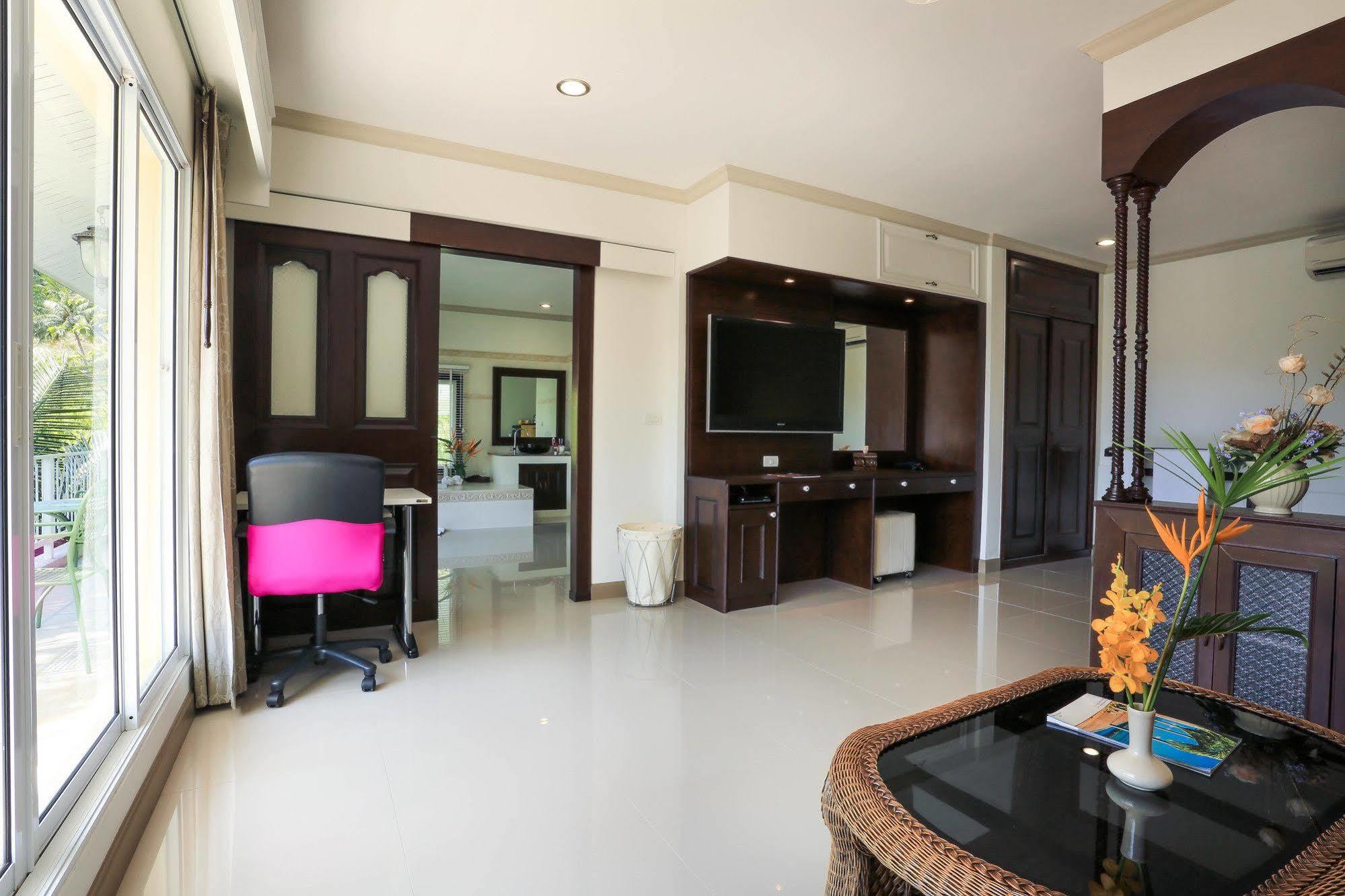 Naka Resort Kamala Beach Exteriör bild